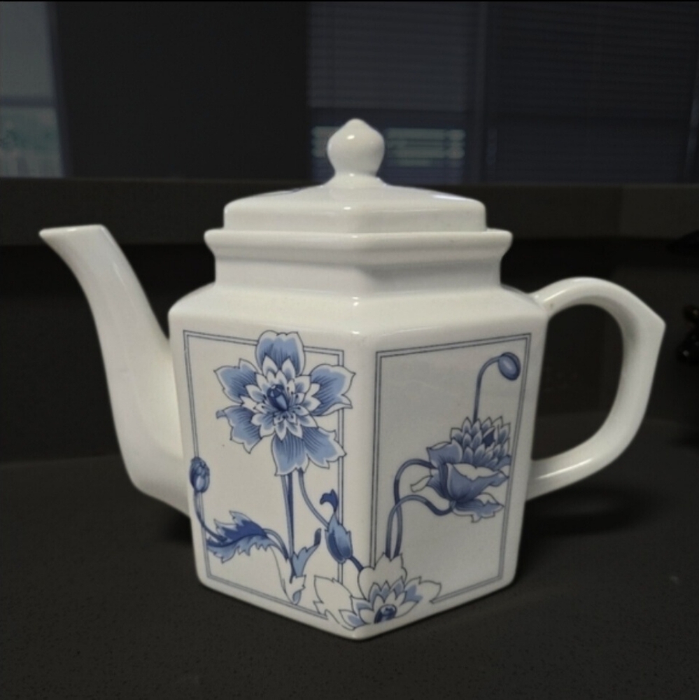 The Toscany Collection Japan Floral Teapot